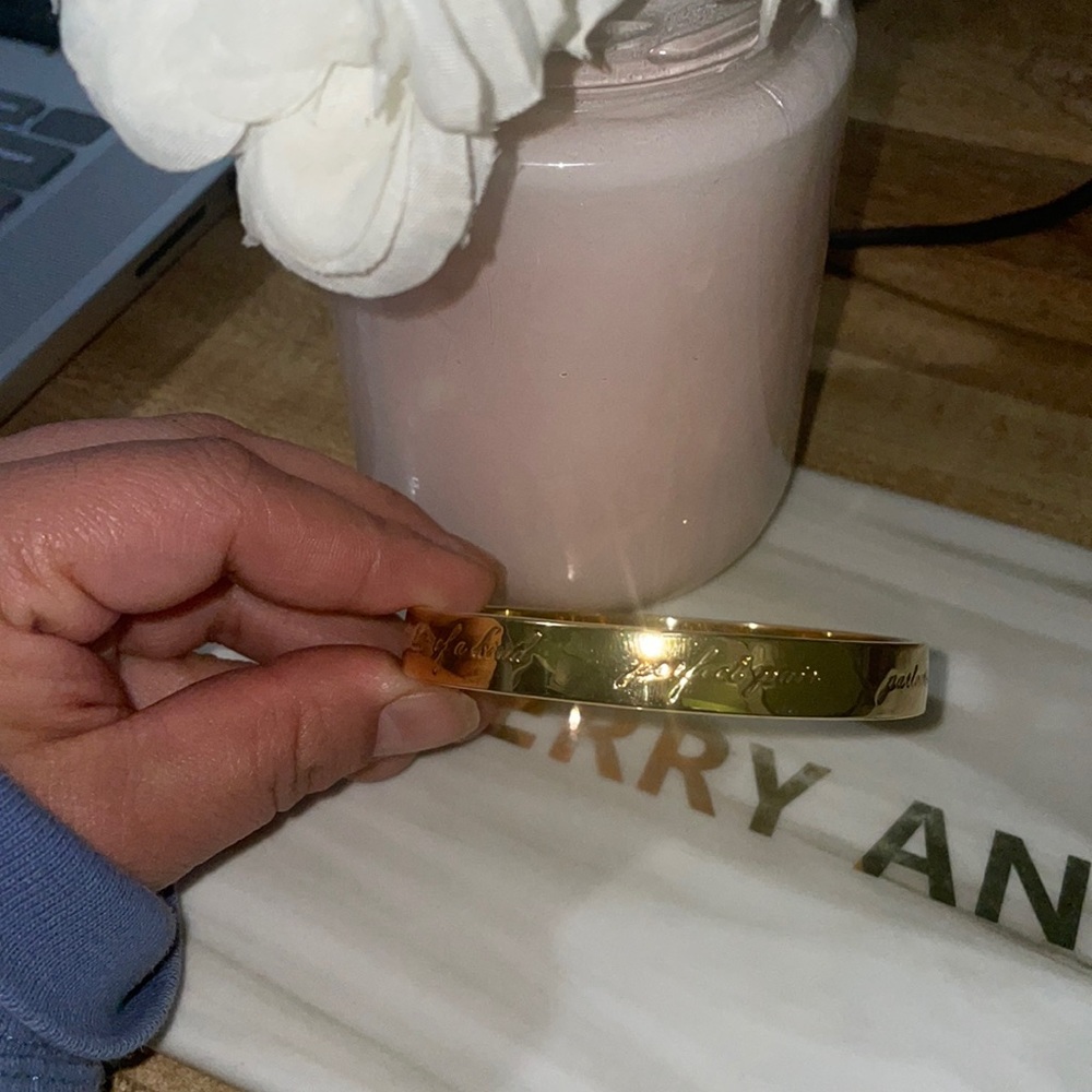 KATE SPADE NEW YORK Best Friend Idiom Bangle Bracelet in Gold